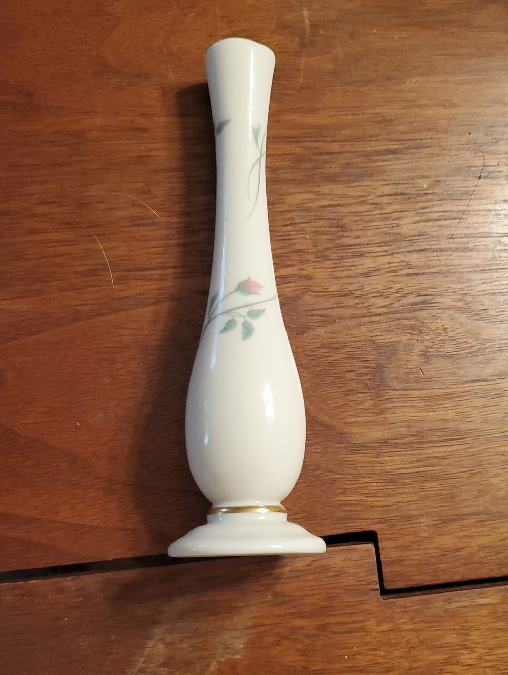 Lenox "Rose Manor" bud vase, crafted from ivory porcelain with hand-painted 24k